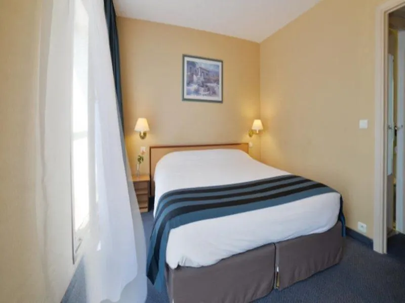 Univers Cannes 3*,  France