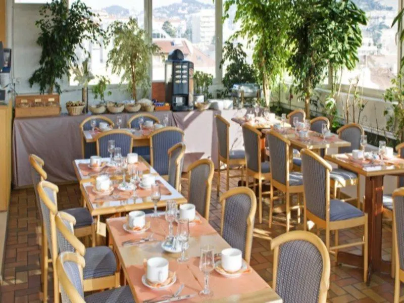 Hotel Univers Cannes